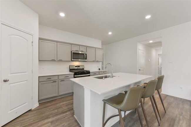 Building Photo - 24554 Pine Dr