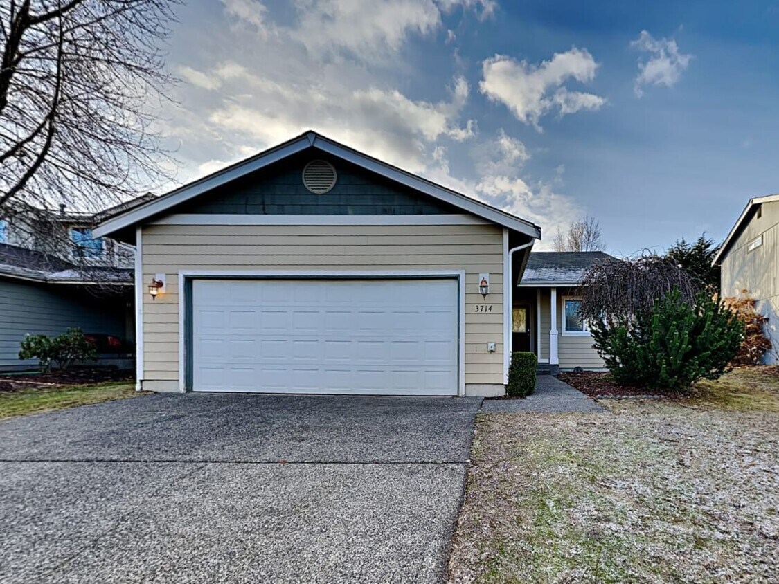 Primary Photo - 3714 180th St E