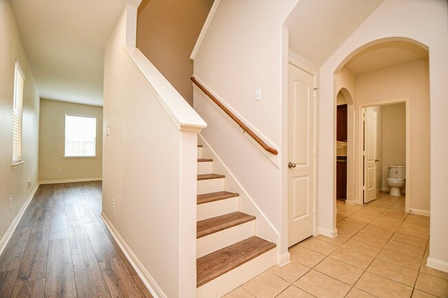 Building Photo - 10909 Panther Ct