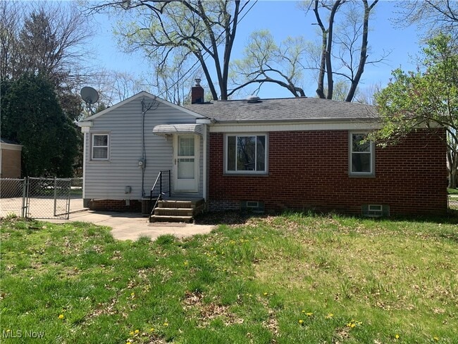 Building Photo - 1861 Eaton Dr