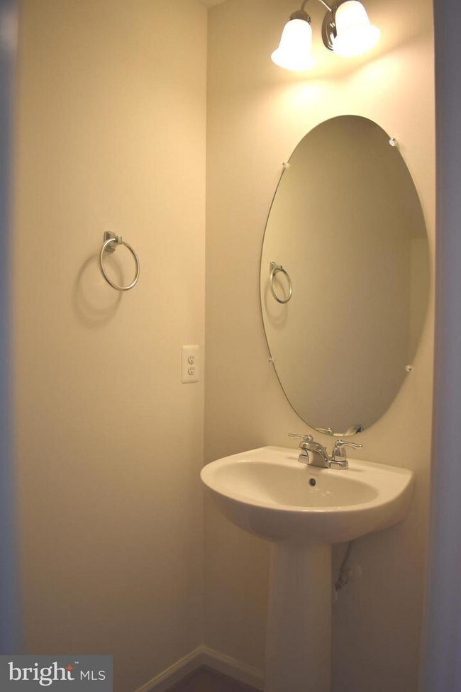 Foto del edificio - 9421 Adelaide Ln