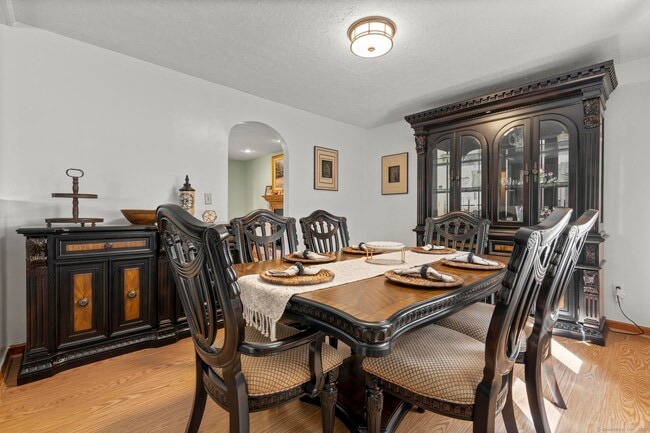 Foto del edificio - 33 Big Spruce Ln