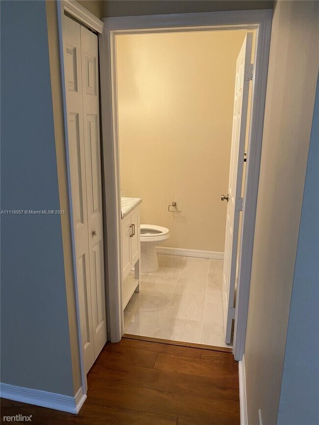 Foto del edificio - 3 br, 2.5 bath Townhome - 10671 SW 7th St ...
