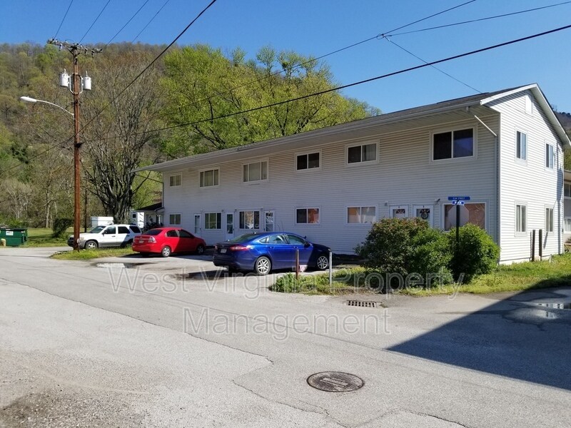 Primary Photo - 130 Elm St