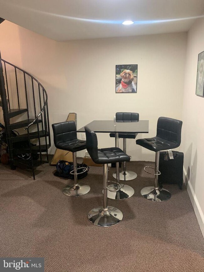 Building Photo - 306 S 13th St