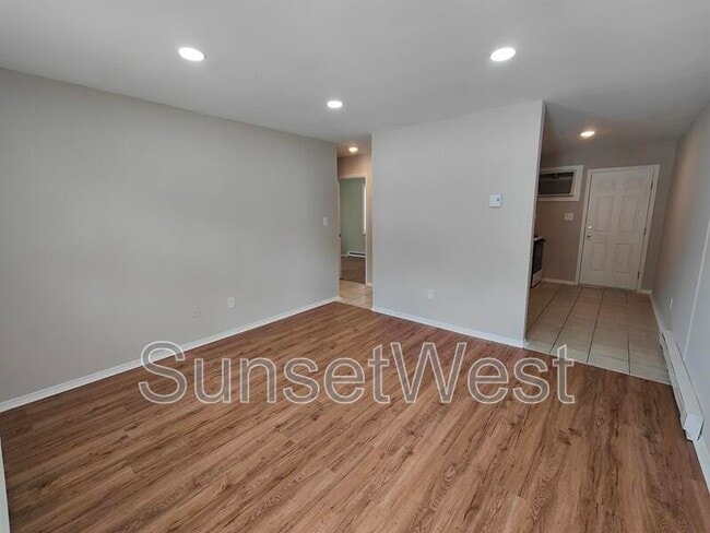 Building Photo - 4401 Layola Ave