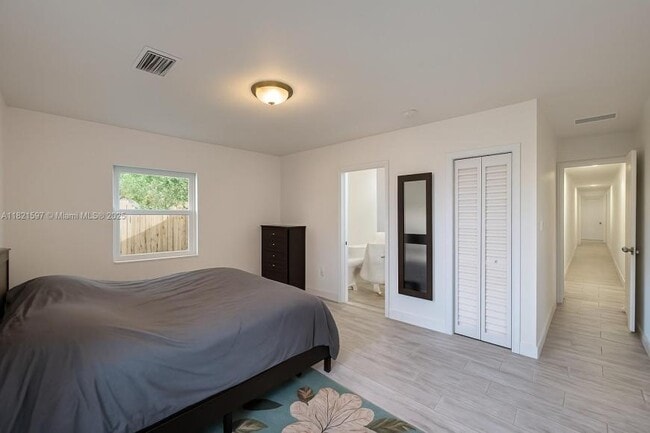 Building Photo - 3 bedroom in Hallandale FL 33009