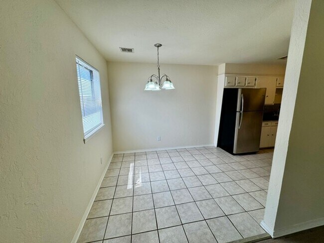 Foto del edificio - 3 bed 2 bath house now available for lease