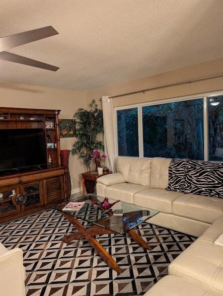Foto del edificio - 2734 NE 27th Ct