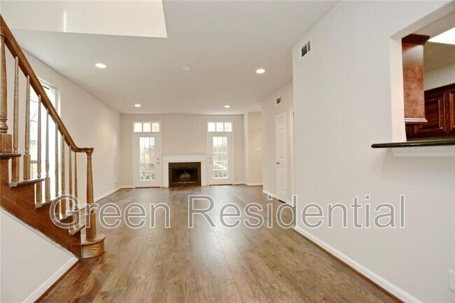 Foto del edificio - 4000 Purdue St