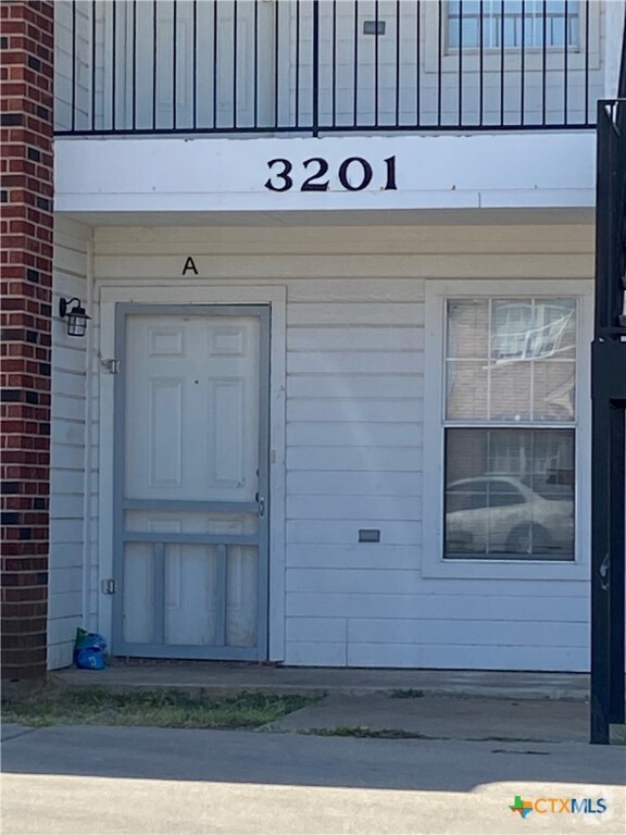 Building Photo - 3201 Hereford Ln