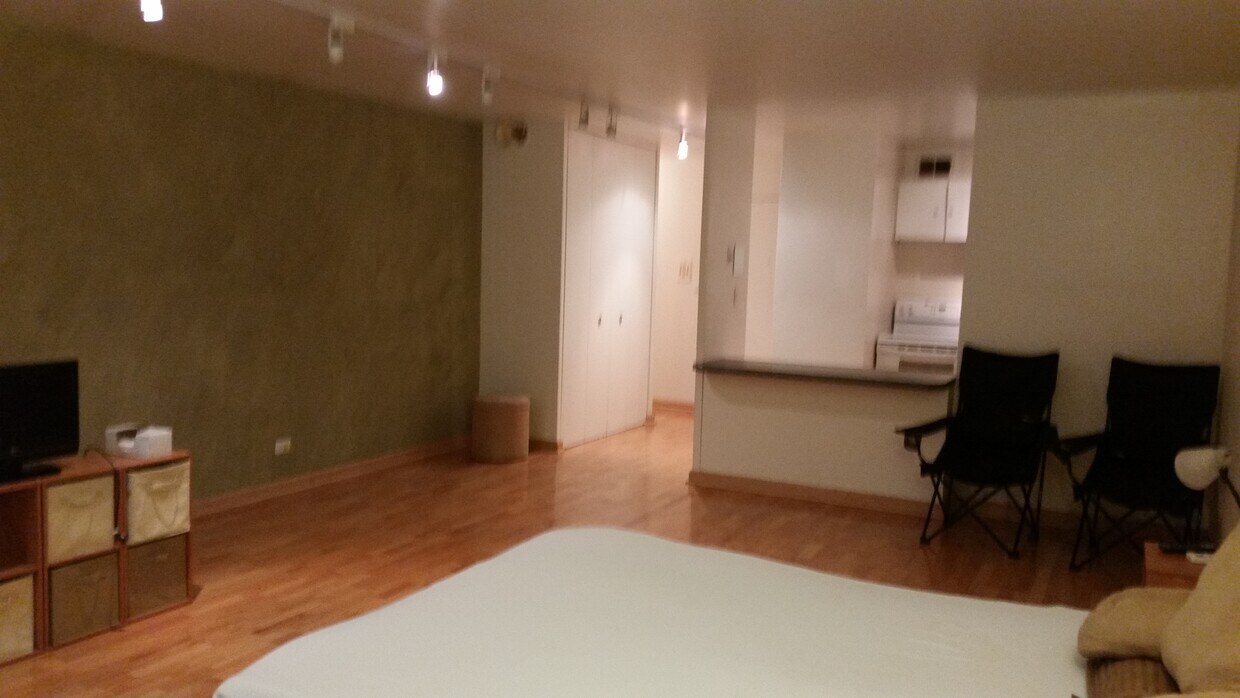 hardwood floors - 1516 Hinman Ave