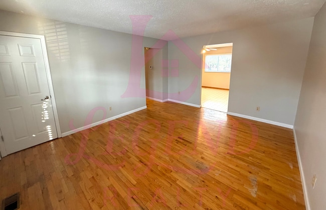 Building Photo - Spacious 3-Bedroom Home for Rent in Hazelwood West School District