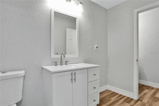 Building Photo - 3550 Country Square Drive Apt #C1124, Carr...