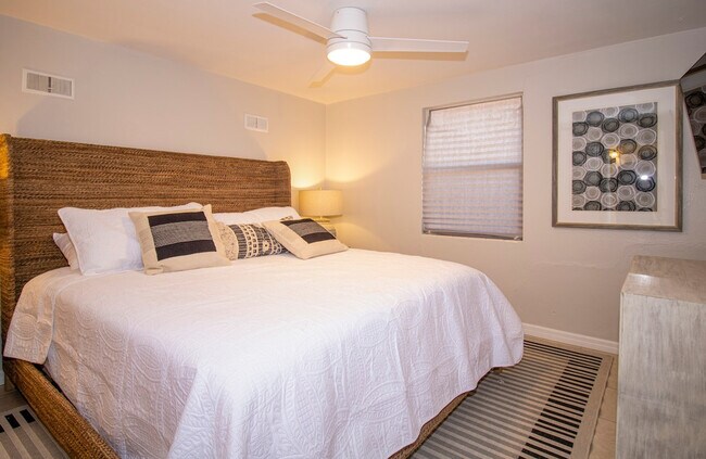 Foto del edificio - 2405 N Beach Rd