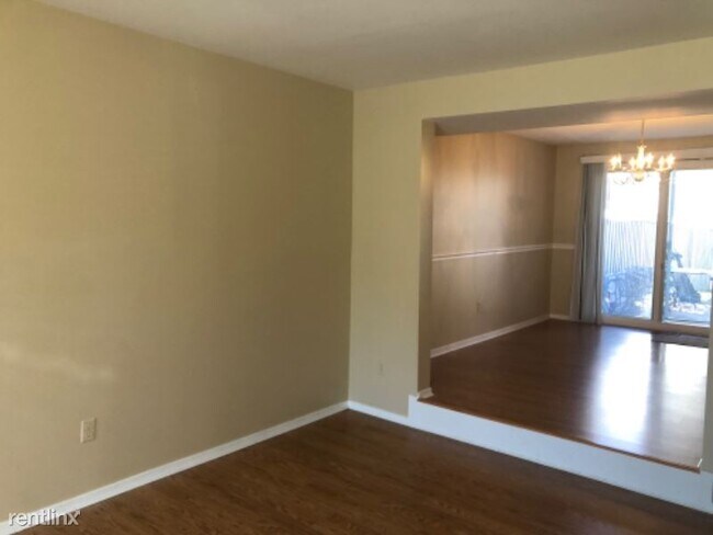 Foto del edificio - 3 br, 2.5 bath Townhome - 18 Warren Common