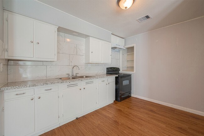 Foto del edificio - 5619 Willow Glen Dr