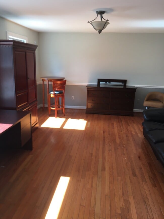 Foto del edificio - 702 Hudson Ave