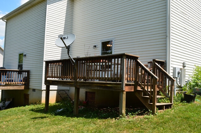Photo - Charming 2-Bedroom Duplex in Prime Harriso... House