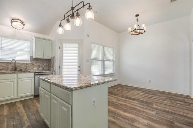 Foto del edificio - 335 Hidden Brook Ln