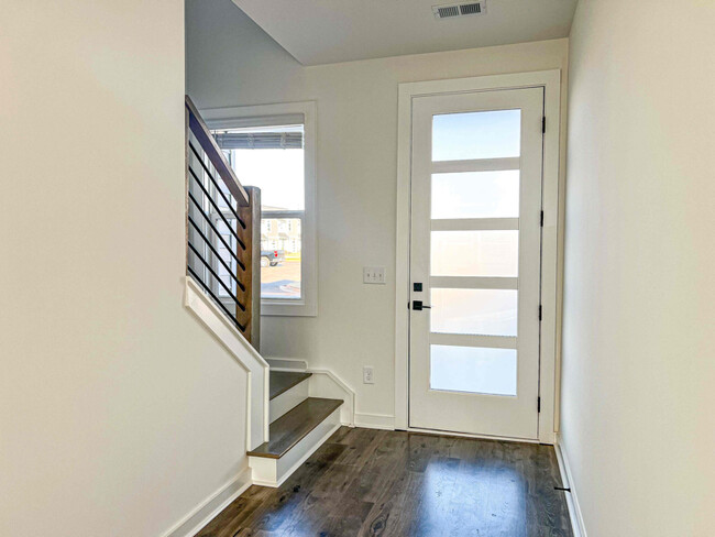Building Photo - 1222 Westgate Vlg Dr