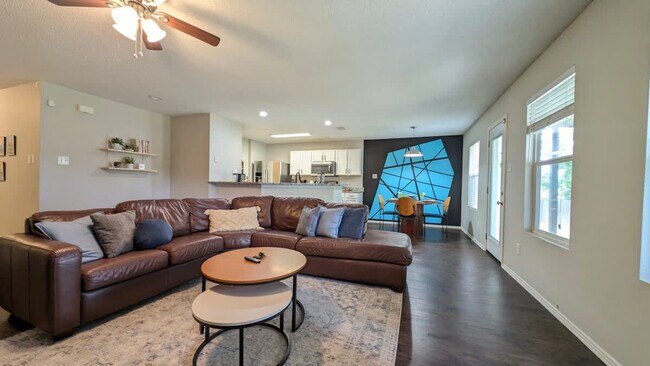 Building Photo - 2321 Teddy Roosevelt Dr