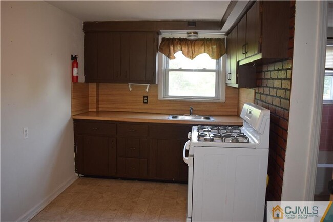 Building Photo - 149 Stelton Rd