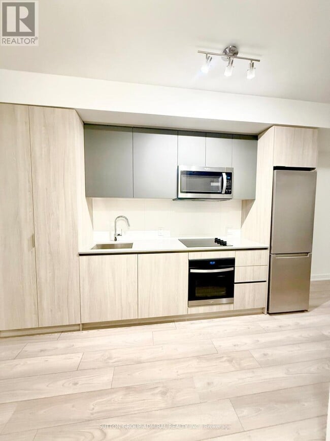 Photo du bâtiment - 5858 Yonge St