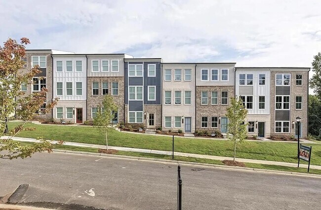 Foto del edificio - $400 Move In Special: Beautiful 2/4 Townhome in Grant Park Directly on the Atlanta BeltLine!