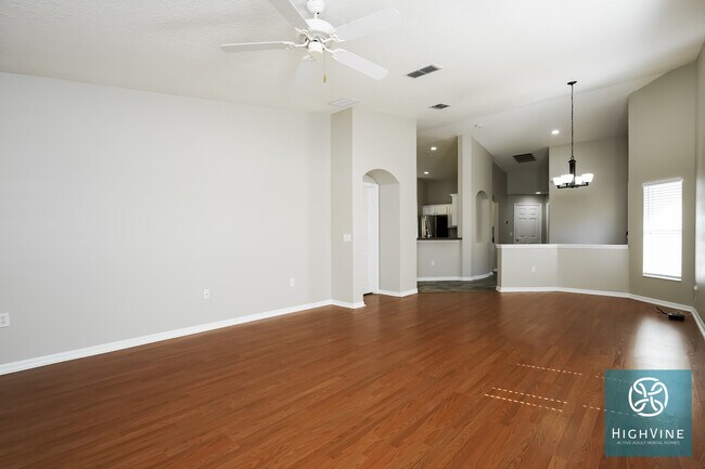 Building Photo - 280 Grand Canal Dr