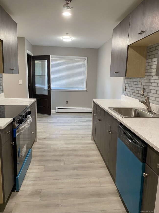 Building Photo - 333 Vincelette St