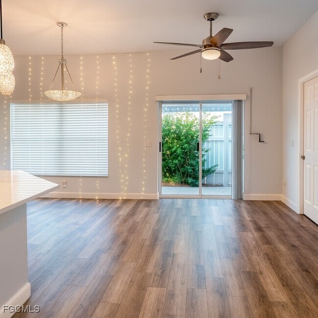 Foto del edificio - 10700 Aqua Surf Ct