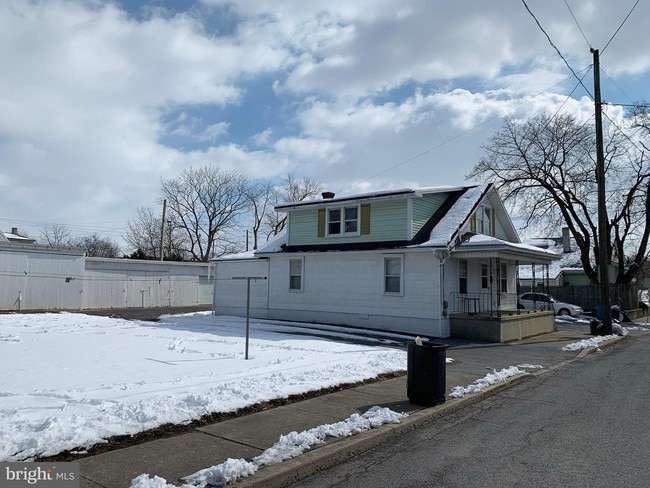 Building Photo - 173 S Wolf St