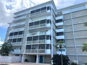 Building Photo - 60 W Pelican St