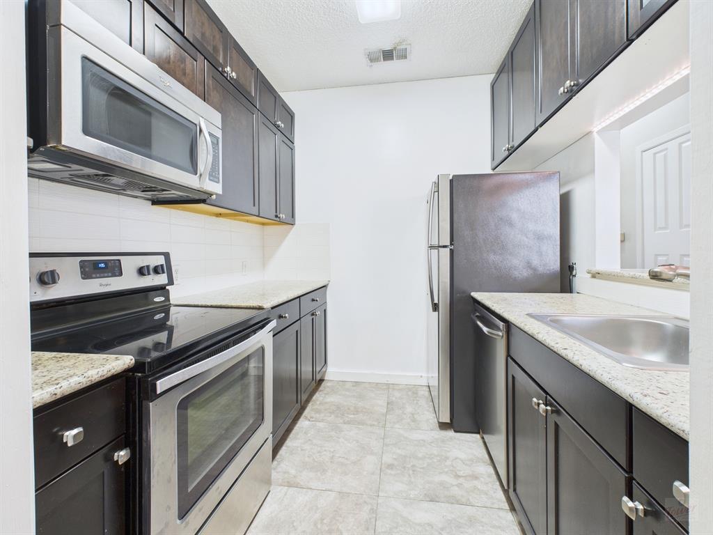Foto principal - 2300 Leon St