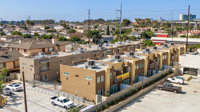 Building Photo - 11418 S Inglewood Ave