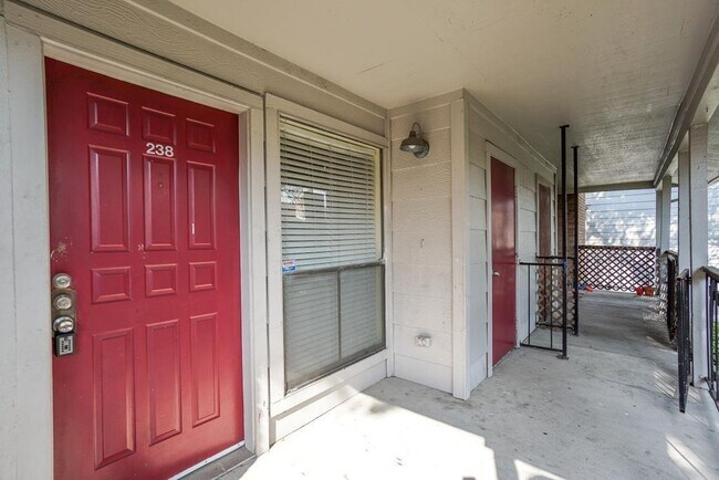 Foto del edificio - 2110 Wilcrest Dr