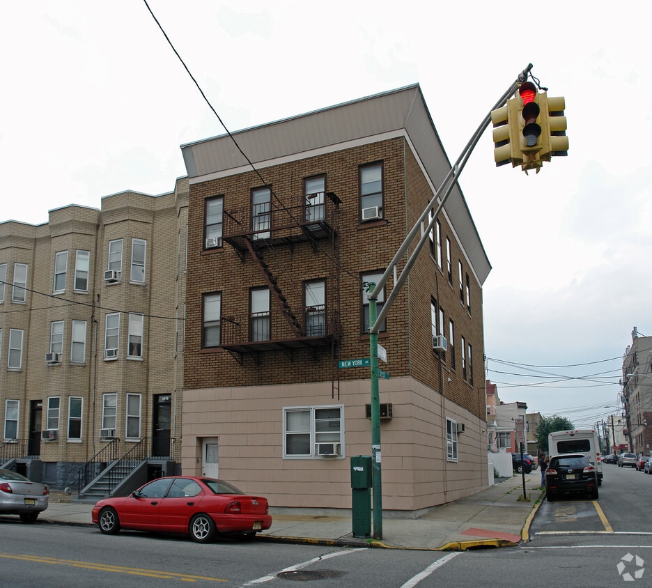 Primary Photo - 1617 New York Ave