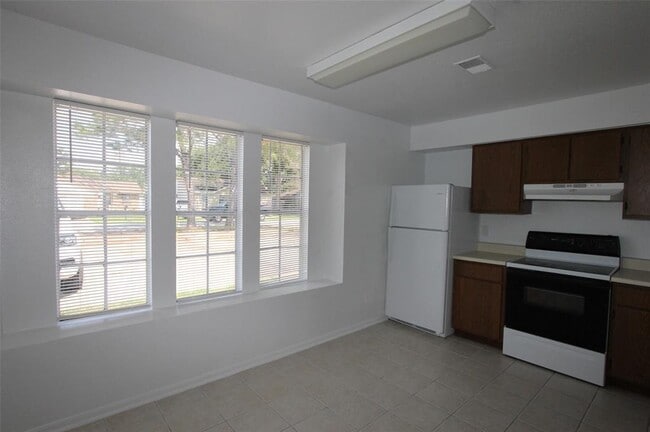 Building Photo - 6612 Tamar Dr