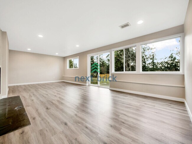 Foto del edificio - Beautiful 4 Bedroom 3 Bathroom Home for Rent!