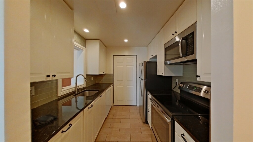 Primary Photo - 25 Greentree Ln