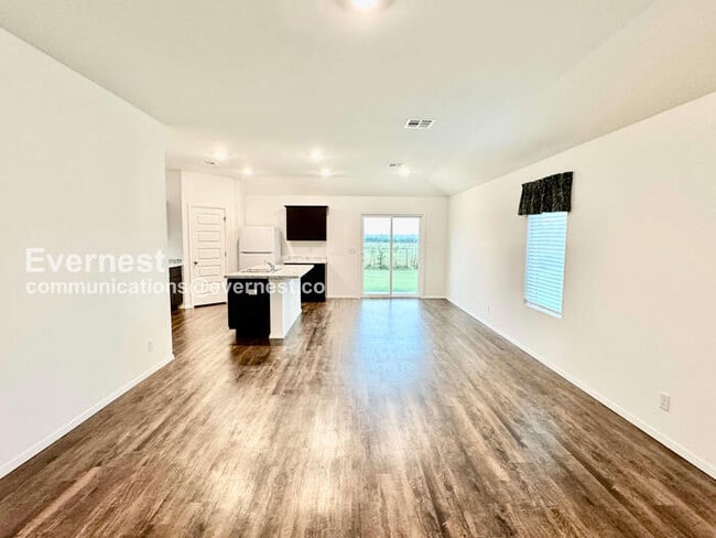 Building Photo - 707 N Dogwood Ave