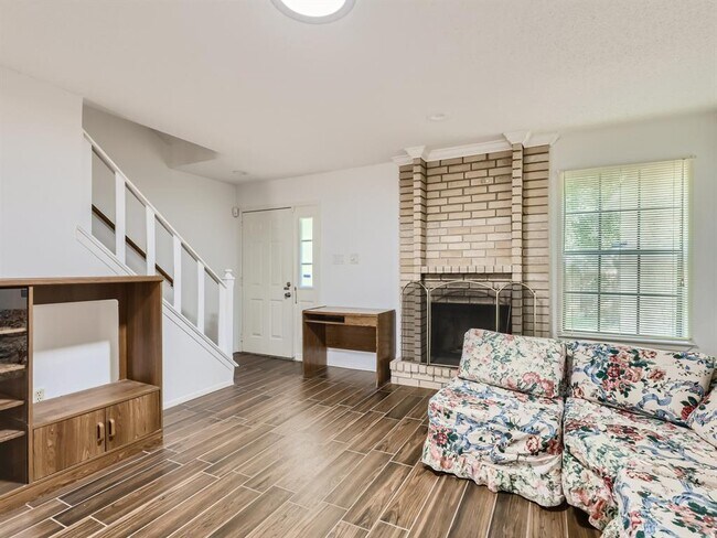 Foto del edificio - 8400 Jamestown Dr