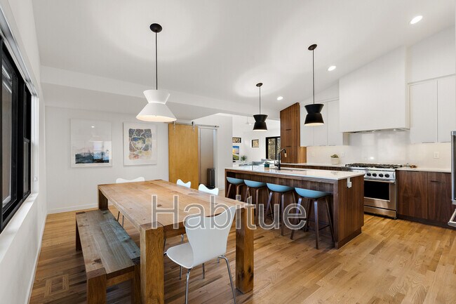 Foto del edificio - 3132 Crane Creek Rd