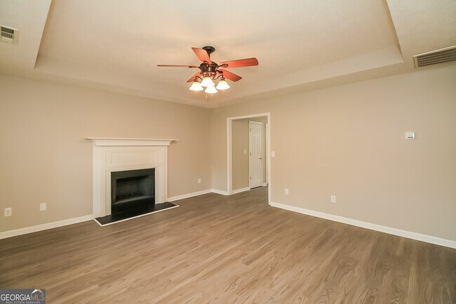 Building Photo - 7 Mineral Springs Ct