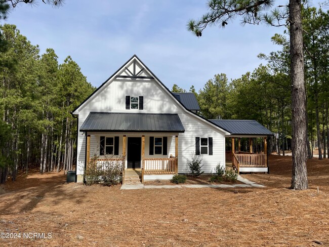 Building Photo - 142 Edgewater Dr