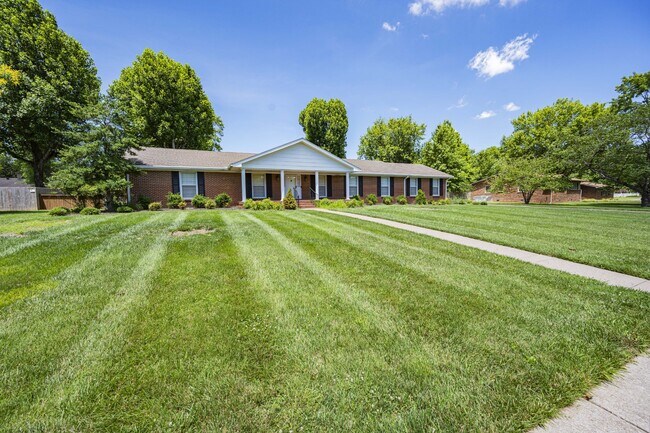 Foto del edificio - 723 N Rutherford Blvd