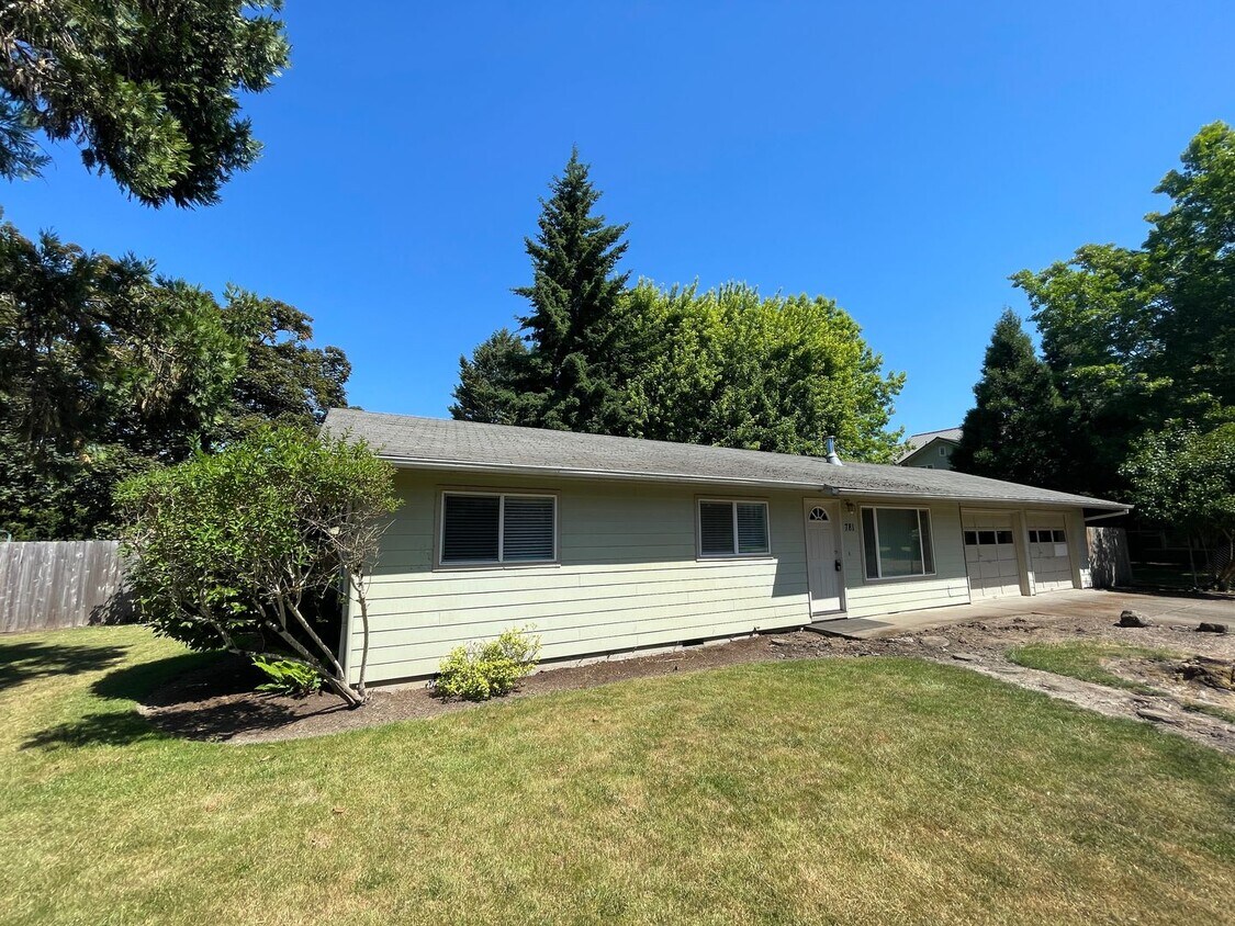 Foto principal - Hard to find 3 bedroom 2, bathroom.
