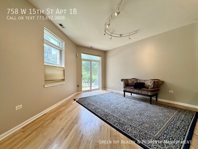 Foto del edificio - 758 W 15th St