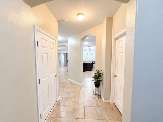 Building Photo - 11221 Sierra Gorda Dr